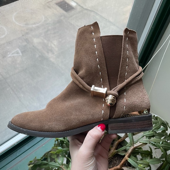 Alma en Pena Tan Ankle Boots - Picture 3 of 15